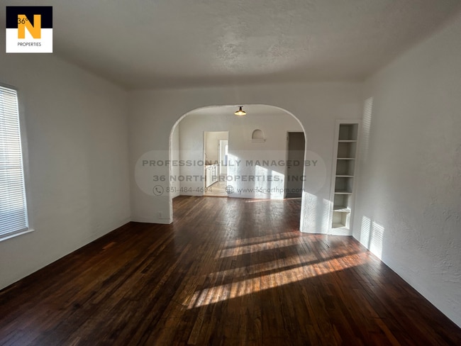 Building Photo - 216 7th St