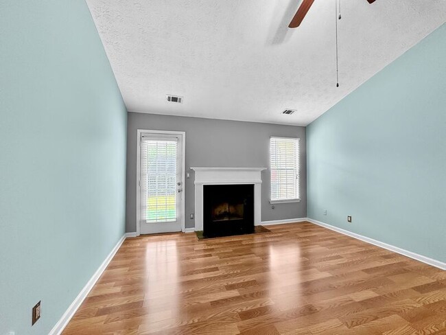 Foto del edificio - 10623 Pine Forest Ln