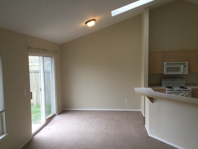 Building Photo - 523 Corrin Ave NW