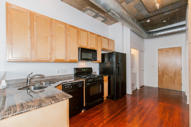 Building Photo - 1111 W 14th Pl