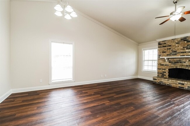 Building Photo - Spacious 4BR Home with Vaulted Ceilings, Fireplace & Large Backyard!