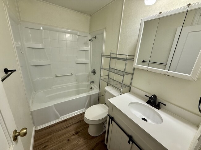 Building Photo - 1916 S Taft Ave