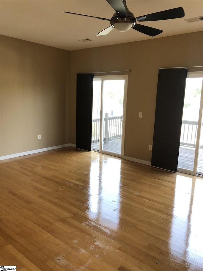 Building Photo - 223 Greenbush Ct