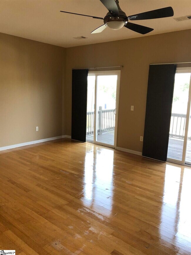 Foto del edificio - 223 Greenbush Ct