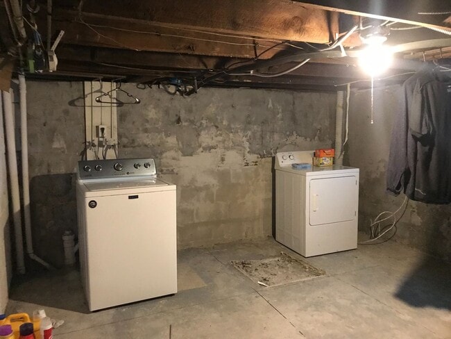 Building Photo - 142-144 W. Norwich Ave.