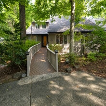 Building Photo - 106 Montrose Dr