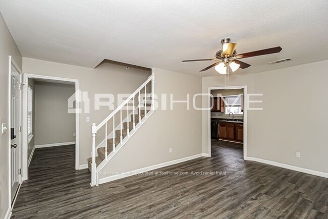 Building Photo - "Welcome Home! Get 1 month FREE RENT when ...