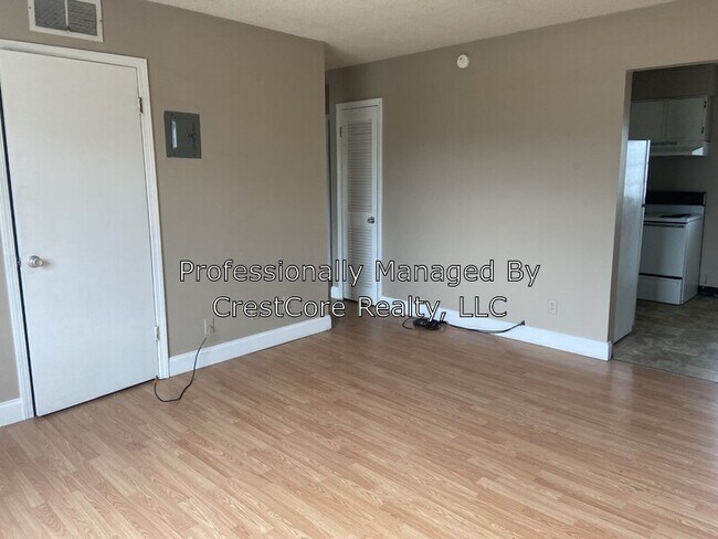 Building Photo - 2105 St John Ave