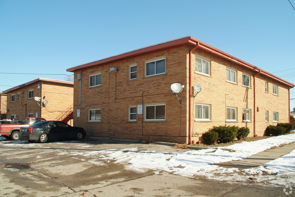 Foto del edificio - 16701-16705 Greenfield Rd