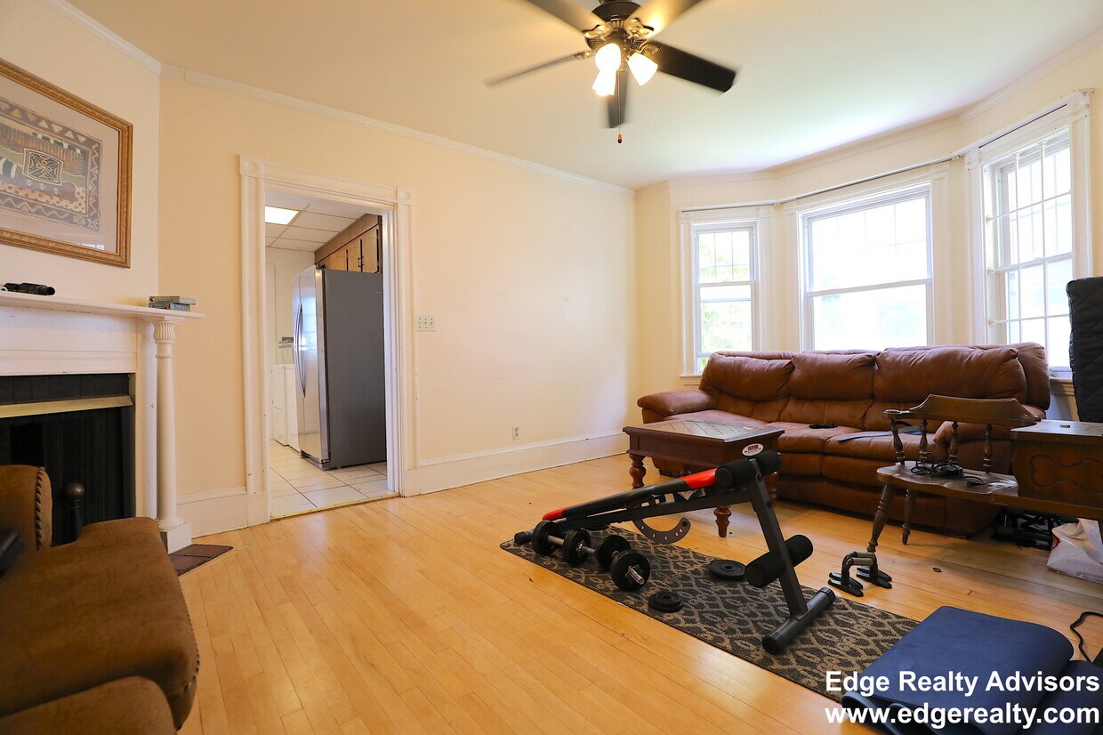 Primary Photo - 26 Mapleton St