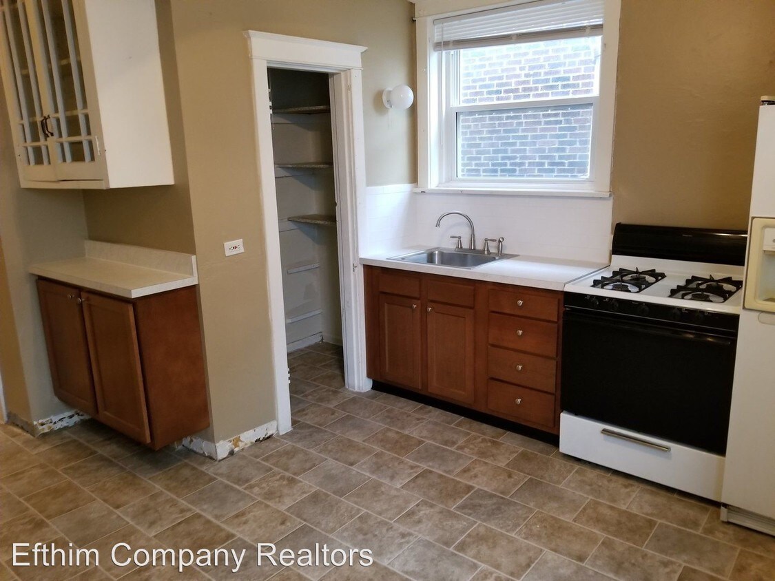 Foto del edificio - 3704-3706 Bates St