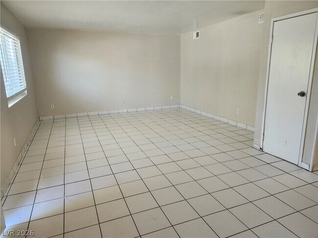 Foto del edificio - 4737 Thunderbolt Ave
