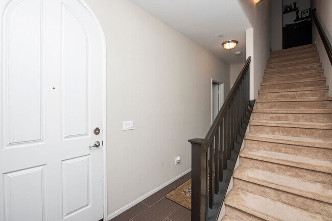 Building Photo - 3 br, 3.5 bath House - 1862 Hazel Ct Unit 7
