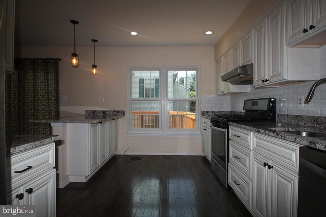 Building Photo - 103 Lazy Hollow Dr