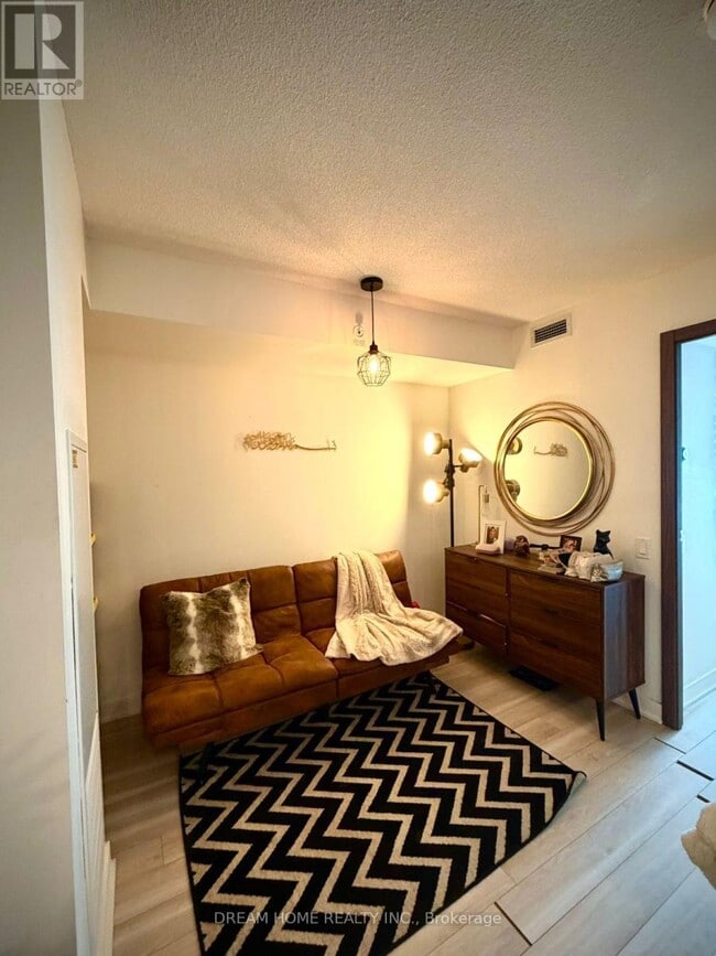 Building Photo - 19 Bathurst St