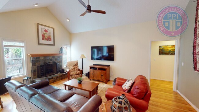 Building Photo - Gorgeous Single Level Home in Sought After...