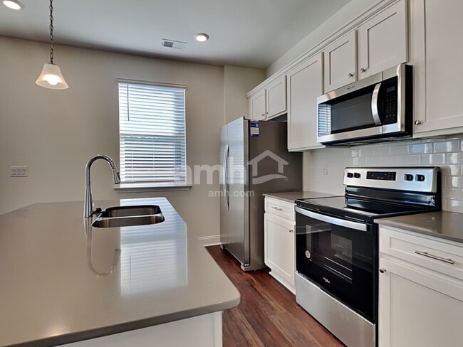 Building Photo - 515 Plumeria Ln