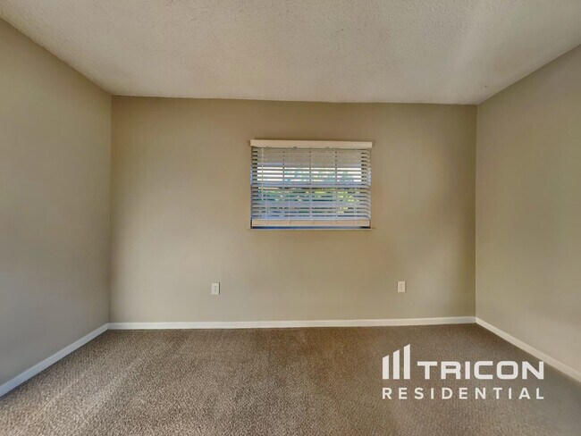 Building Photo - 10811 La Vista Loop