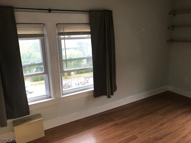 Foto del edificio - 156 Valley Rd