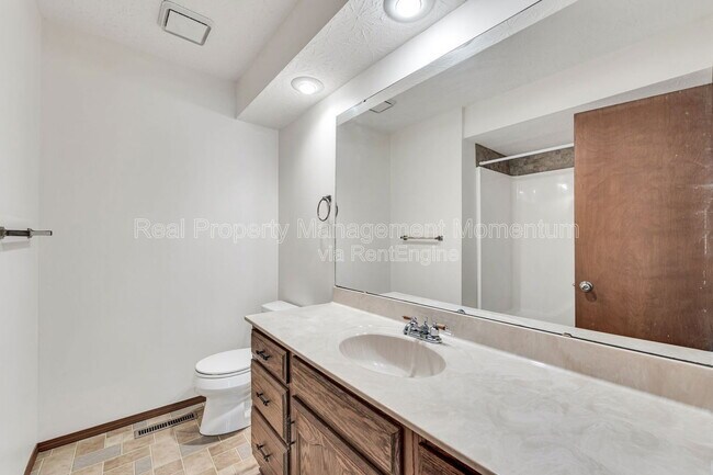 Foto del edificio - 2240 S Kansas Ave