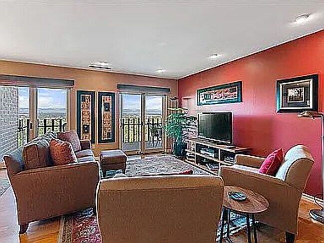 Foto del edificio - 420 S Marion St Pkwy