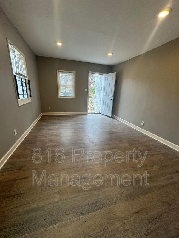 Foto del edificio - 1817 E 82nd St