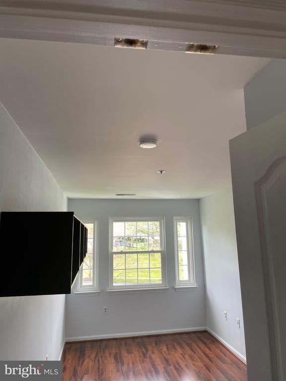 Building Photo - 8371 Montgomery Run Rd