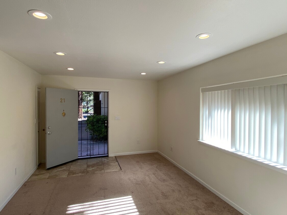 Building Photo - 241 Lafayette Cir