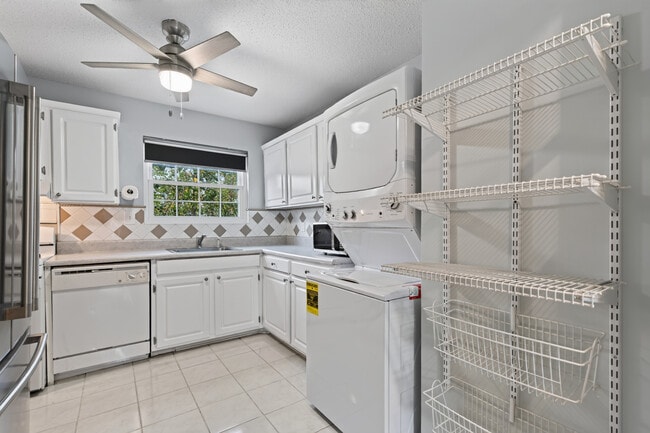 Building Photo - 5631 Kingsport Dr