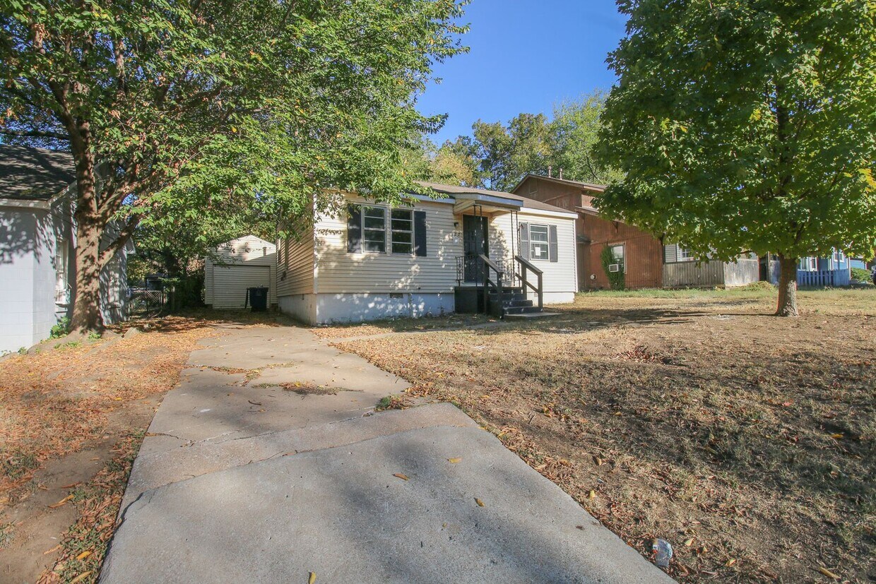 Primary Photo - Charming 3 bedroom Home