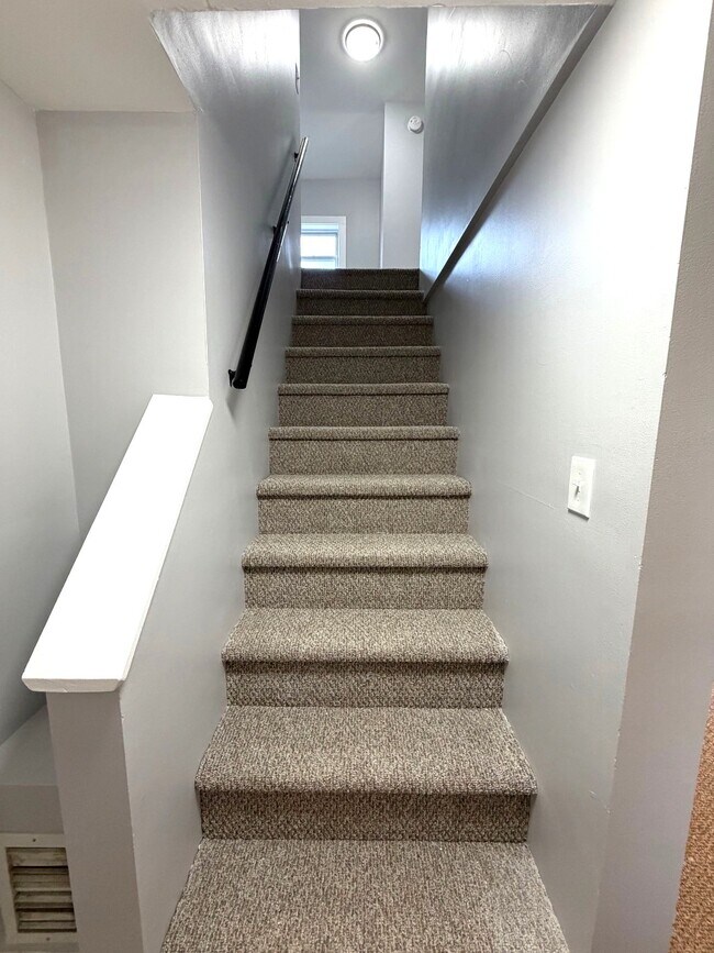 Foto del edificio - 331-339 Naubuc Ave