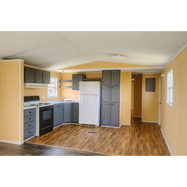 Building Photo - 1512 Thomas Dr