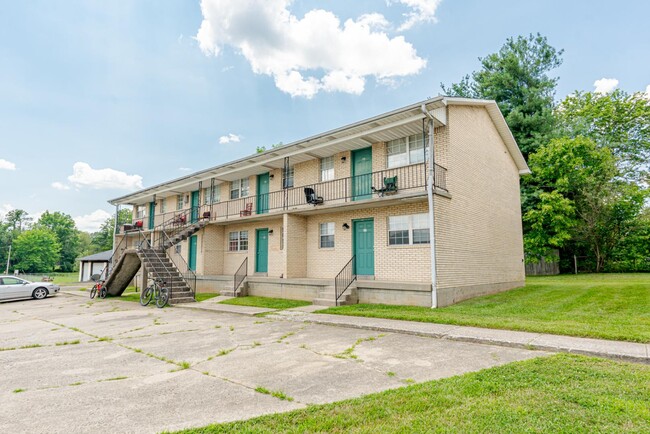 Building Photo - 209 N Woodland Dr