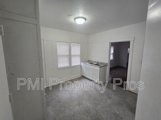 Building Photo - 3138 N 11th St