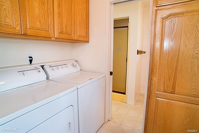 Building Photo - 3 br, 2 bath House - 10101 Sophia Ave