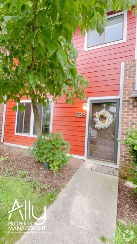 Building Photo - 583 Southampton Ct
