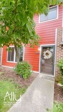 Building Photo - 583 Southampton Ct