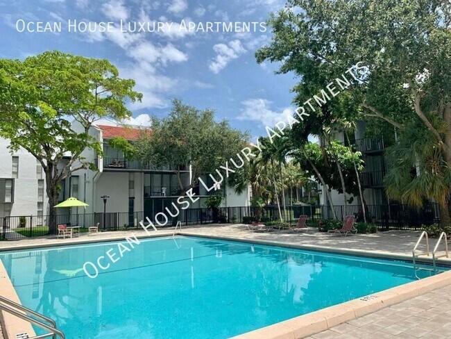 Building Photo - Great Neighborhood and location - LARGE AN...