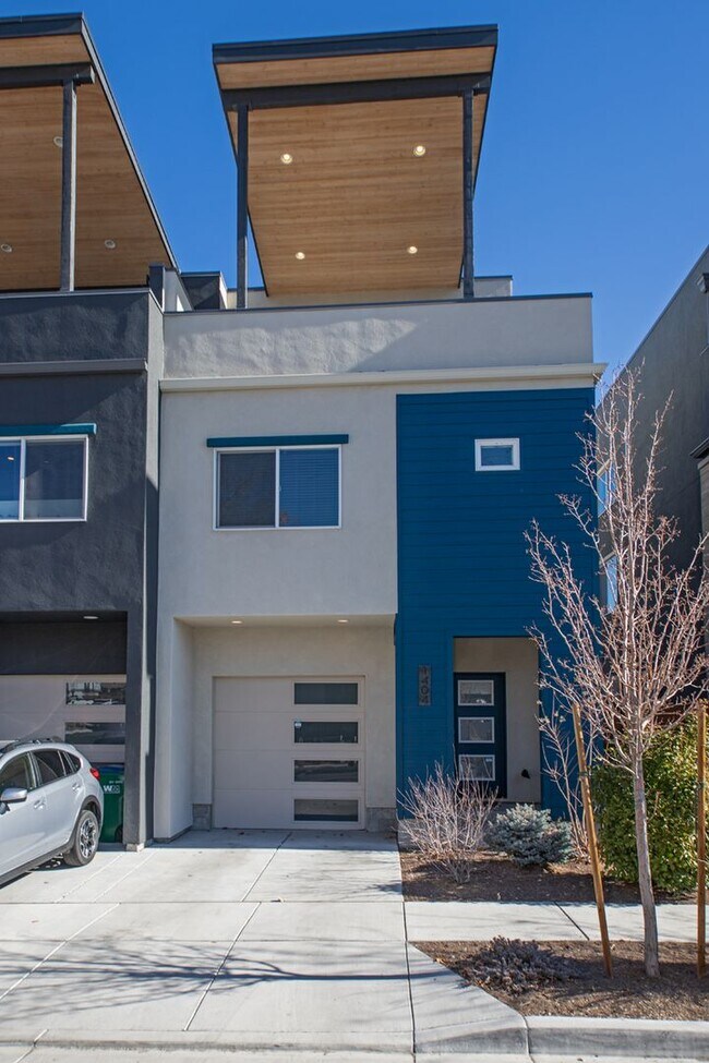 Foto del edificio - Downtown Executive Furnished Townhouse