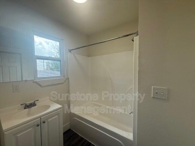 Foto del edificio - 1306 E 2nd St S