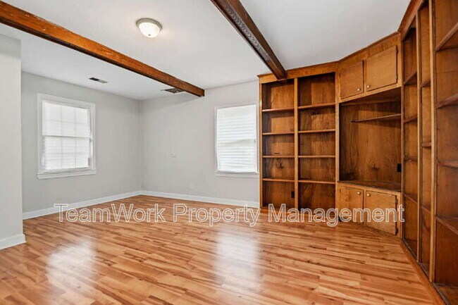 Foto del edificio - 4467 Donwood Cir