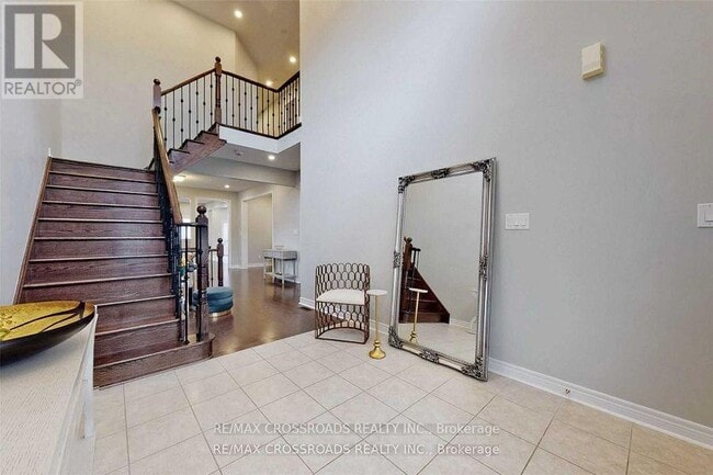 Building Photo - 62 Romanelli Cres