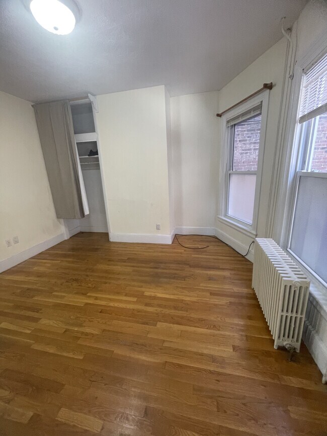Building Photo - 35A Harvard St
