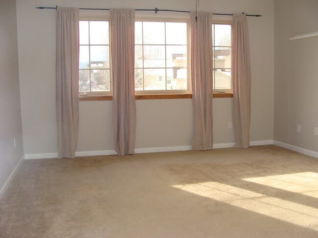 Foto del edificio - 300 Chatfield Ln