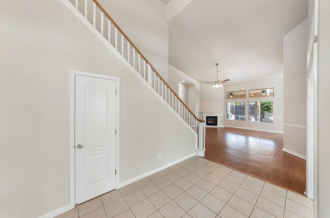 Building Photo - Home For Rent