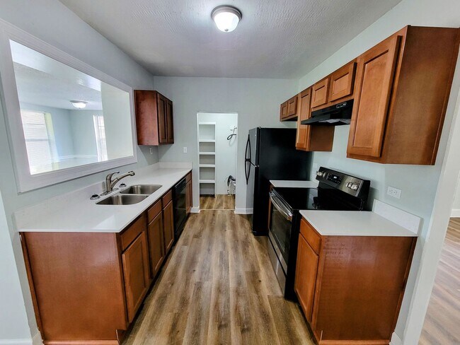 Building Photo - Irresistible Single Family Home | 3 BR/2BA | In Jacksonville