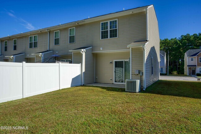 Building Photo - 113 Beacon Woods Dr