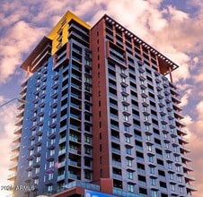 Building Photo - 310 S 4th St