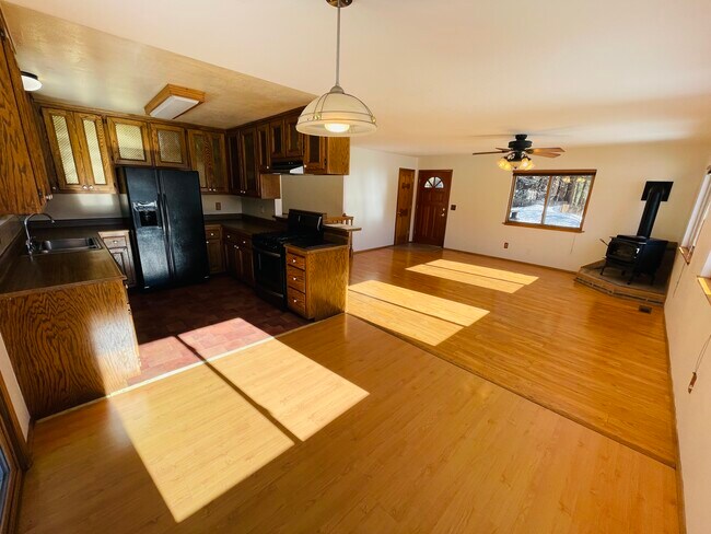 Building Photo - 1086 Clear View Dr