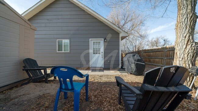 Building Photo - Charming Downtown Cottage